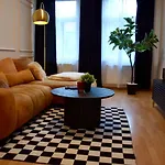 Charmanter Altbau In Schleussig Mit Balkon